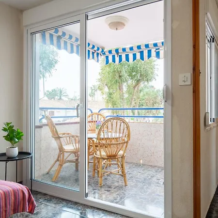 En Complejo Residencial Con Piscina Y Garaje A 100m Del Mar Las Canteras (Valencia)