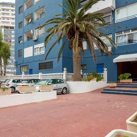 En Complejo Residencial Con Piscina Y Garaje A 100m Del Mar