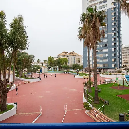En Complejo Residencial Con Piscina Y Garaje A 100m Del Mar Las Canteras (Valencia)